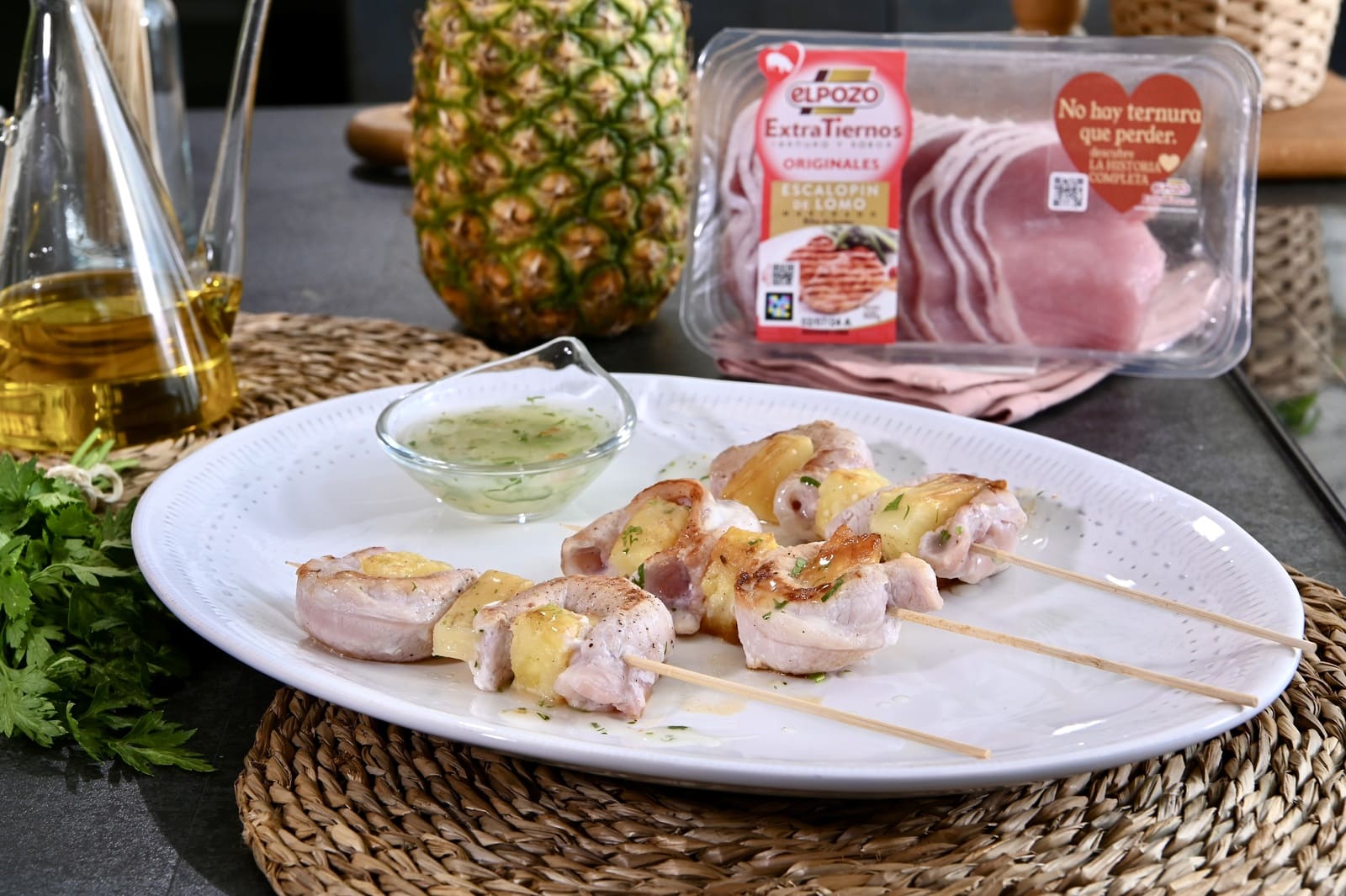 ELPOZO - Receta de brocheta de escalopín de lomo ElPozo Extratiernos con piña y salsa agridulce