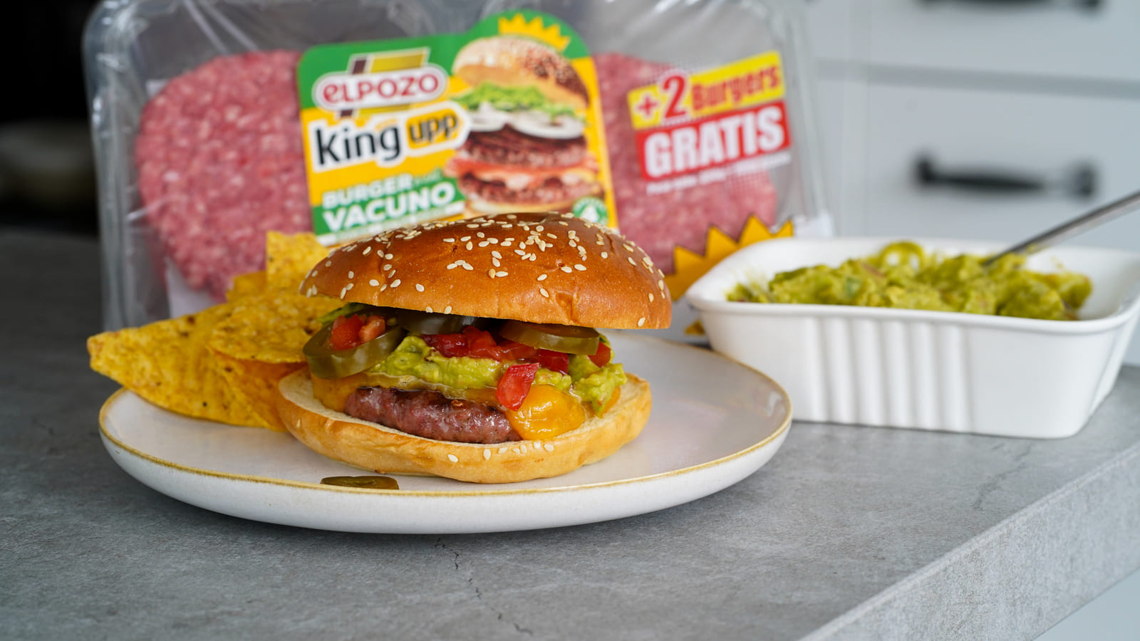 ELPOZO - Hamburguesa Tex-Mex con guacamole y jalapeños