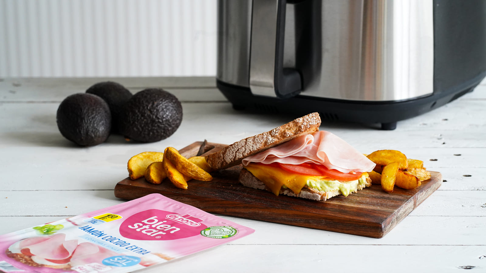 ELPOZO - Sándwich de jamón cocido, queso y aguacate con pan rústico en airfryer