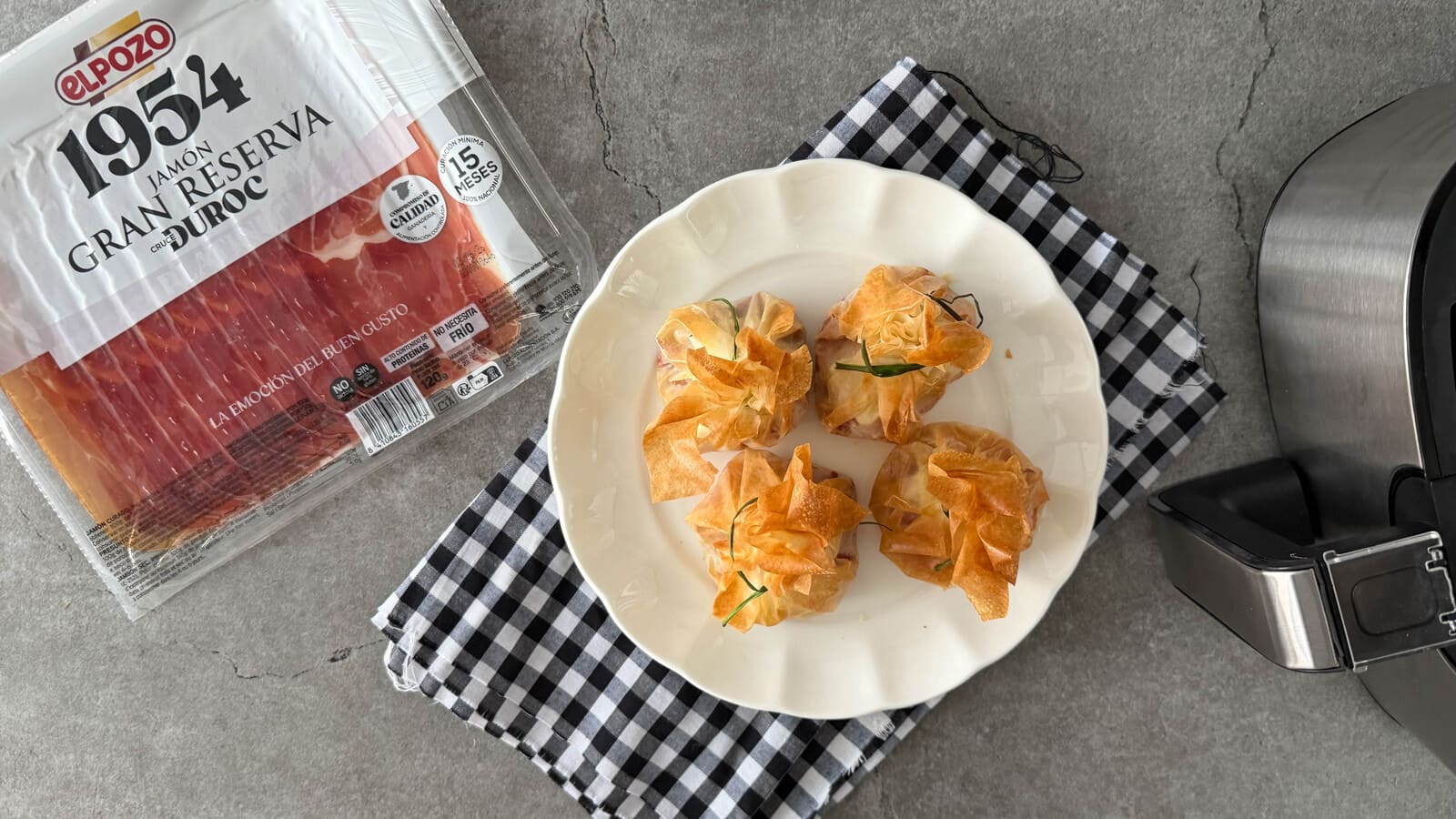 Saquitos crujientes de pasta filo rellenos de queso Brie y jamón Gran Reserva Platinum en Air Fryer - ElPozo Cocina