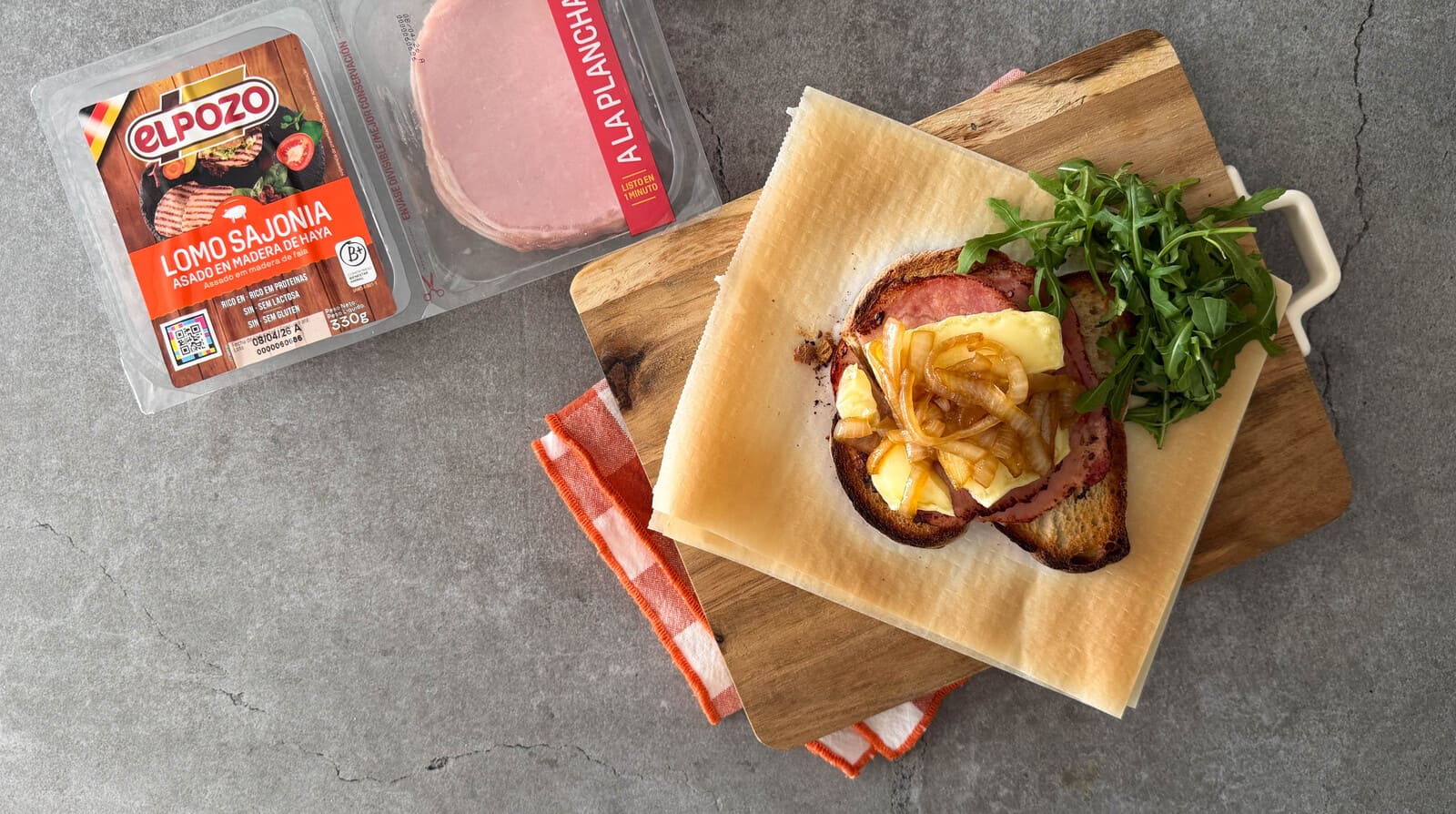 Tostas de lomo Sajonia con Brie fundido y cebolla caramelizada - ElPozo Cocina