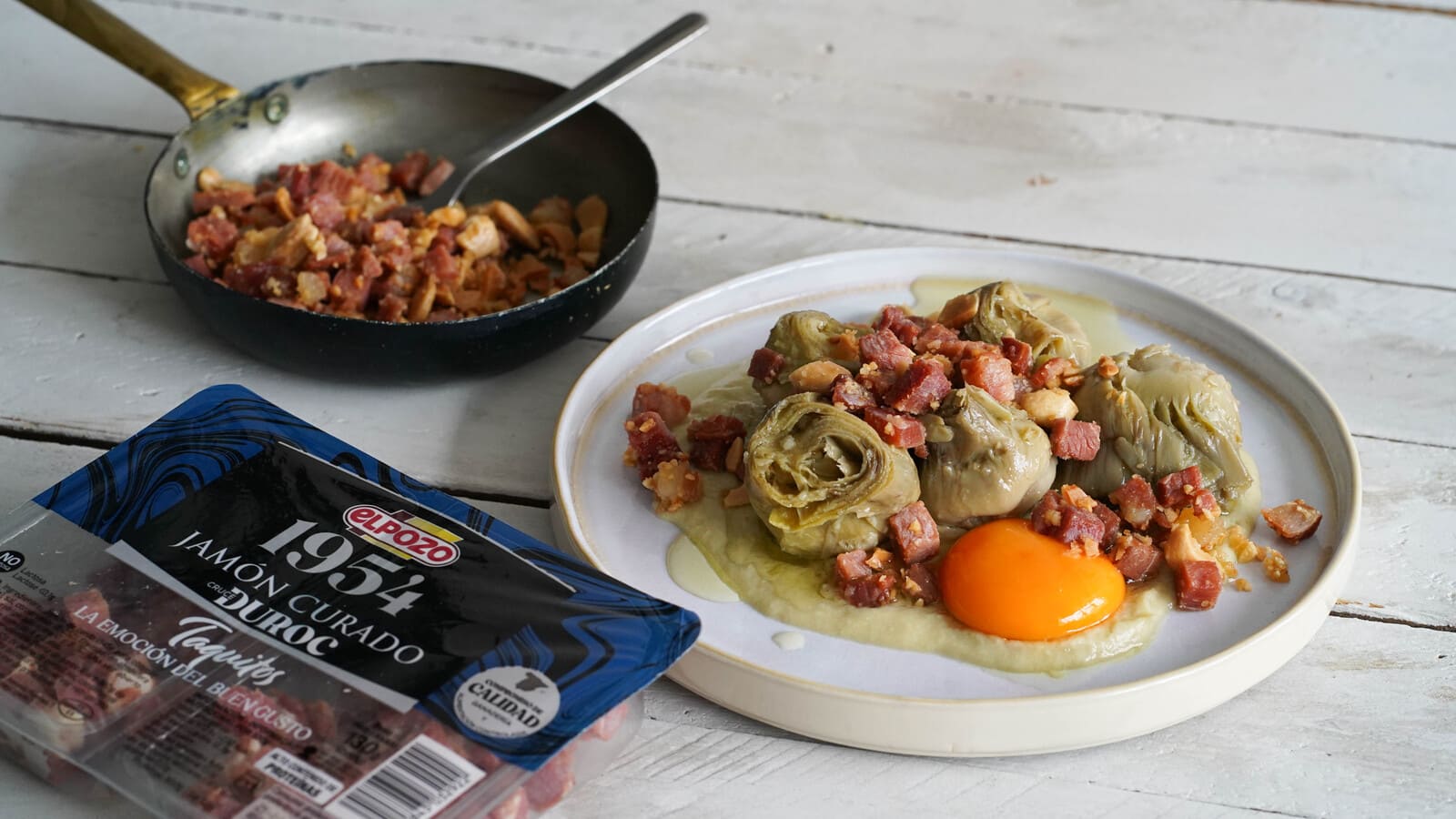 Alcachofas de temporada en dos texturas con yema a 65º y Jamón Curado 1954 - ElPozo Cocina