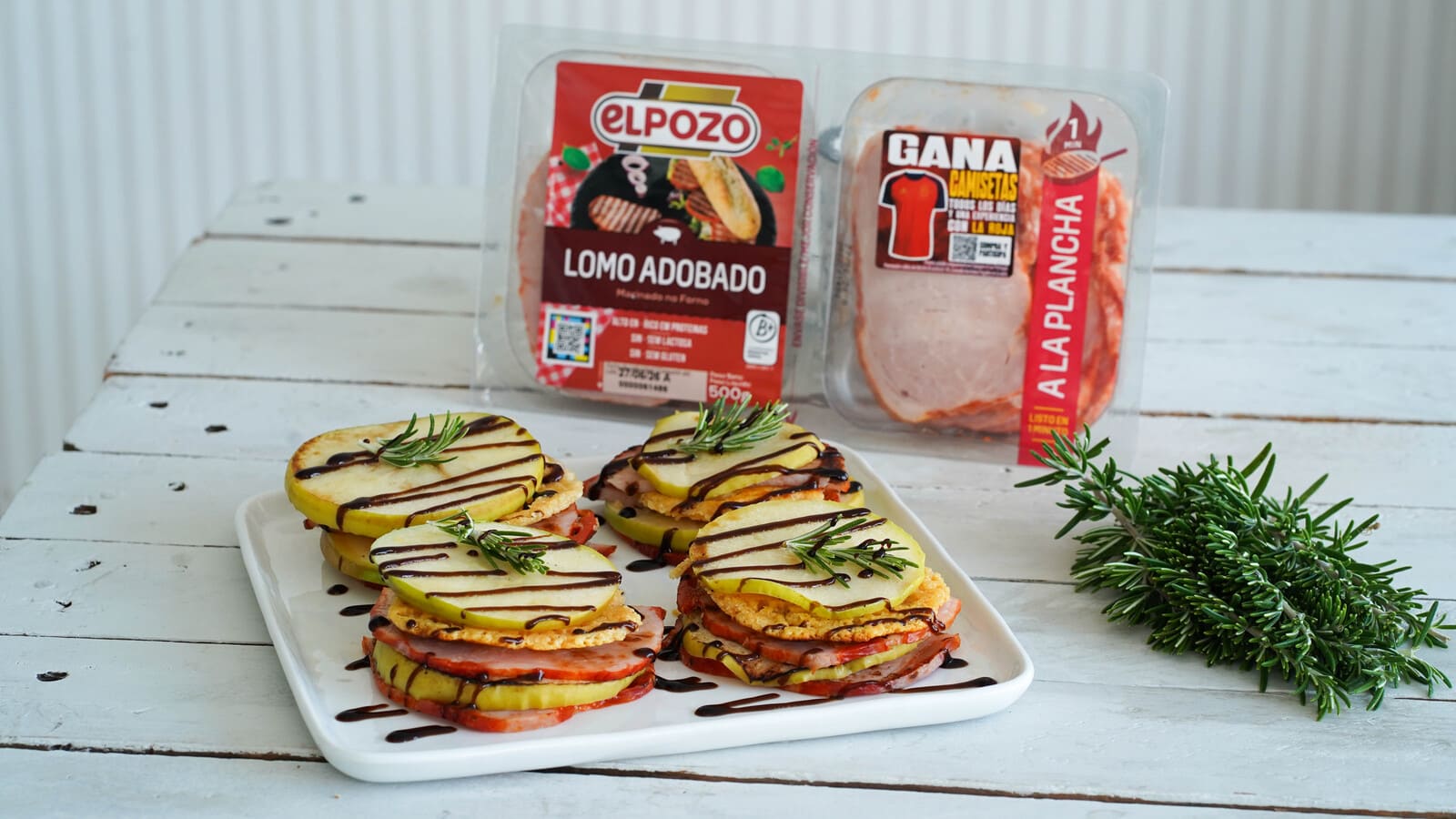 Milhojas de lomo adobado ElPozo y manzana asada al romero con reducción de vino dulce y crujiente de quesoo - ElPozo Cocina