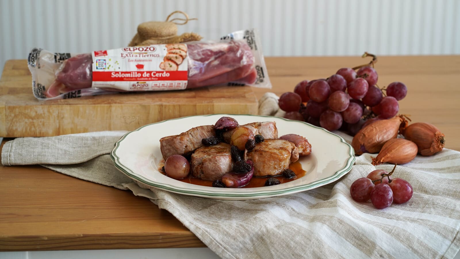 Medallones de solomillo de cerdo con salsa de uvas tintas y chalotas - ElPozo Cocina