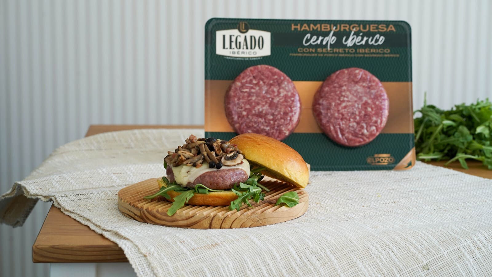 Hamburguesa de cerdo Legado Ibérico con duxelle de setas silvestres - ElPozo Cocina