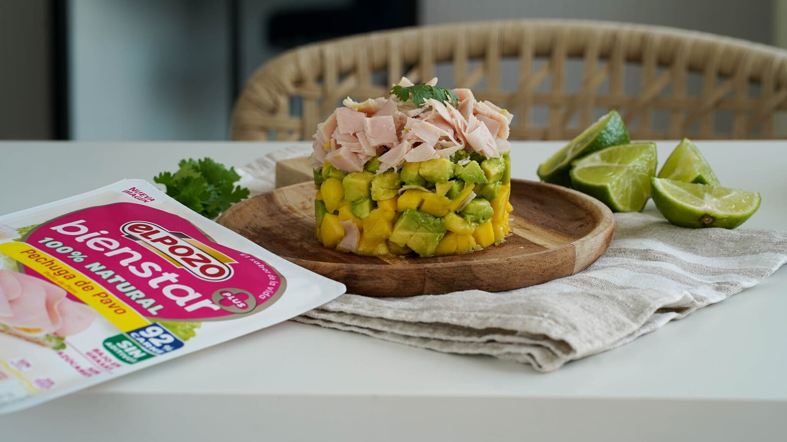 Tartar templado de aguacate, mango de temporada y pavo BienStar con lima - ElPozo Cocina